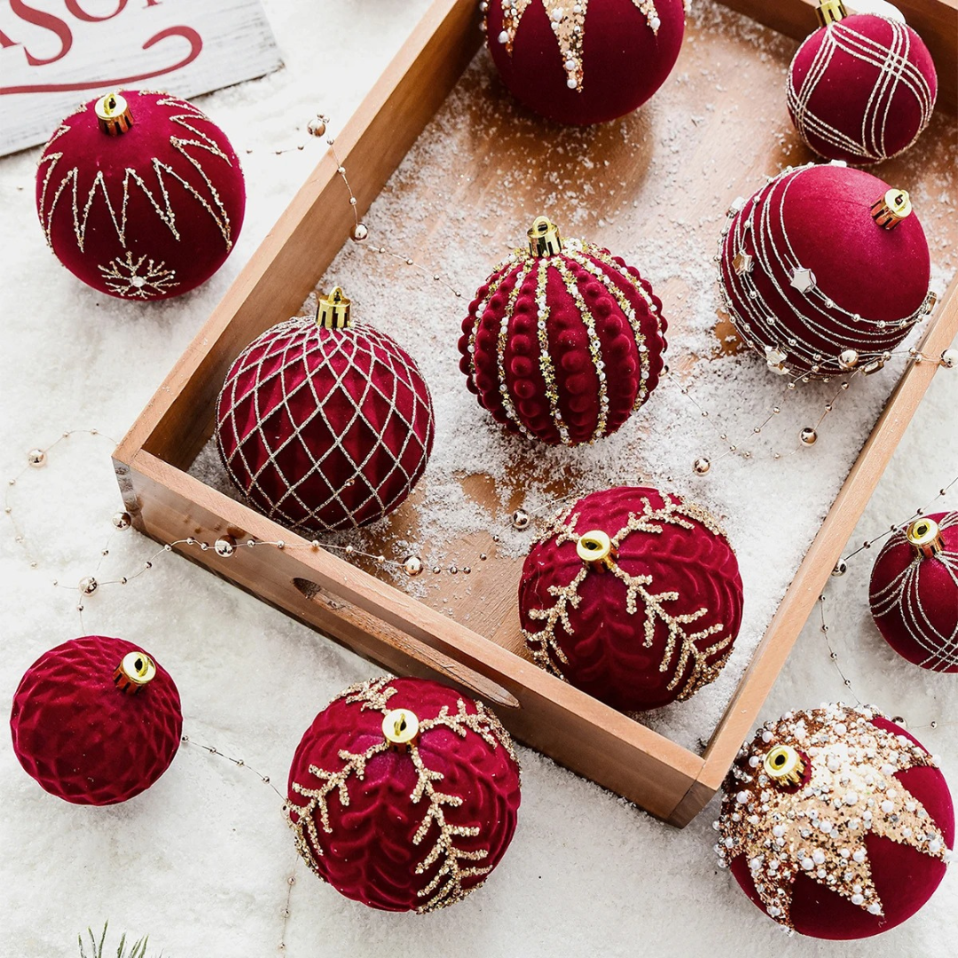 Bolas de Natal Pintadas e de Pelúcia Vermelhas para Árvore de Natal