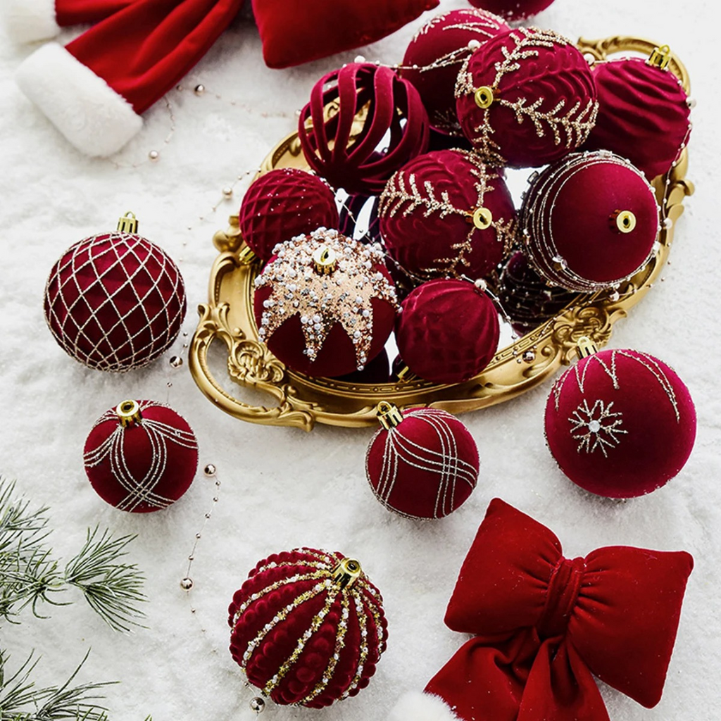 Bolas de Natal Pintadas e de Pelúcia Vermelhas para Árvore de Natal