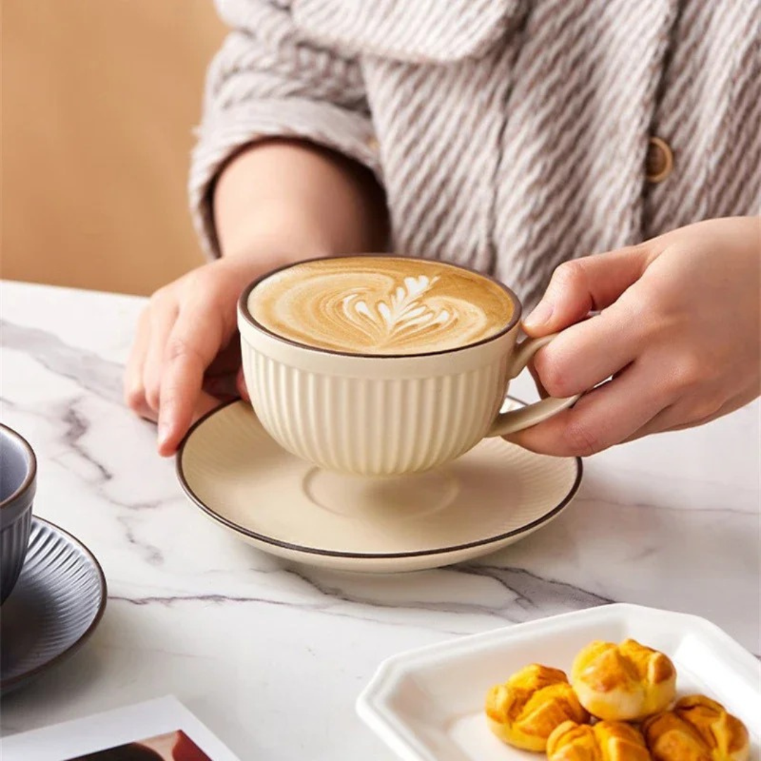 Conjunto de Xícara e Pires de Café Estilo Retrô