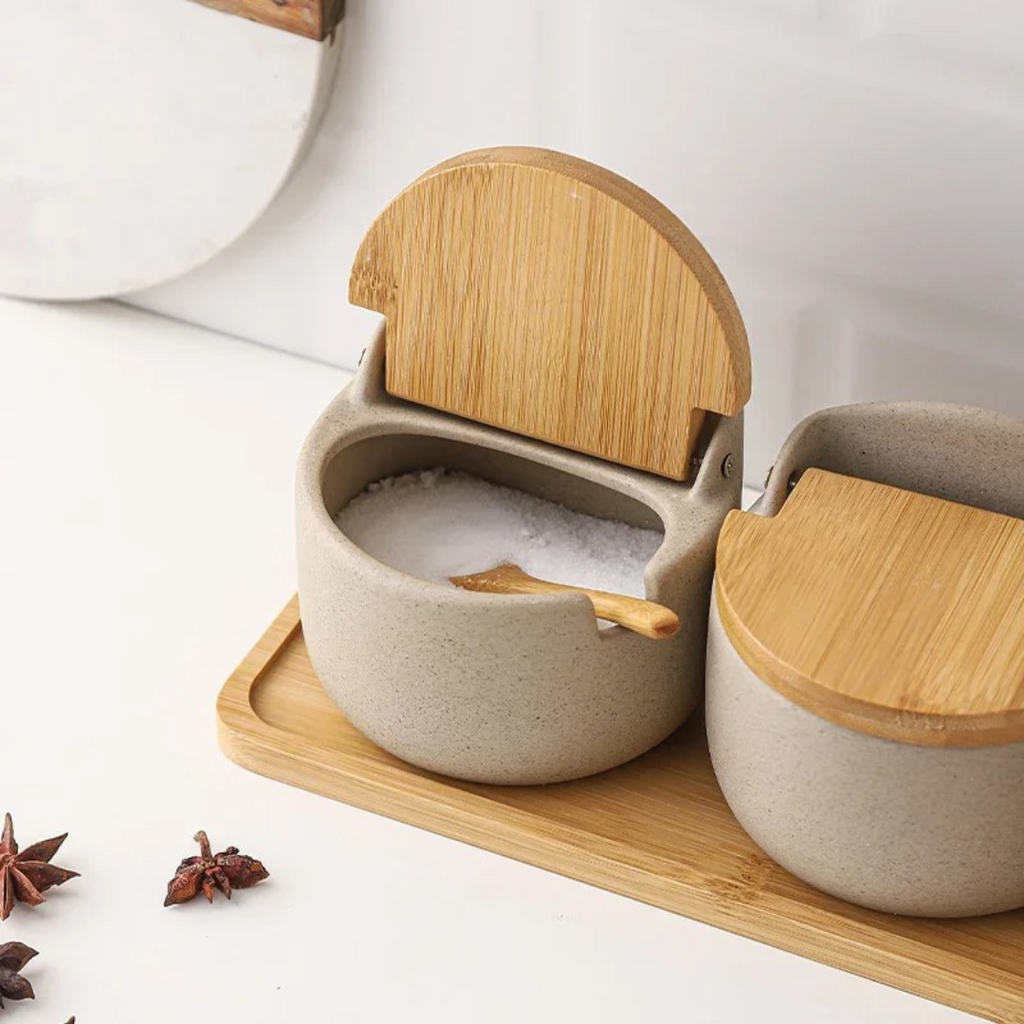 Pote de Tempero Boho em Cerâmica com Tampa de Bambu Artesanal